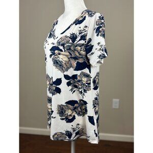 NEW LuLaRoe Womens Knit Tunic Top M Short Sleeve White Black Floral Scoop Neck